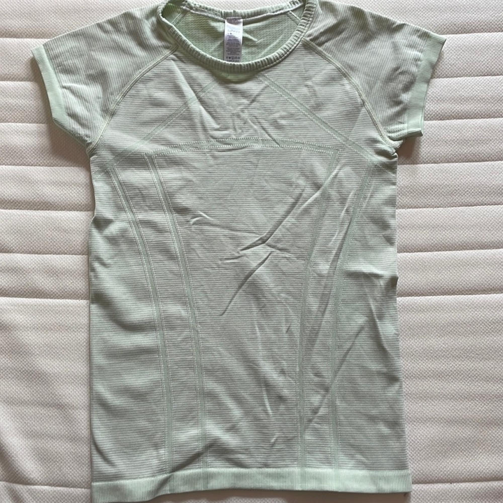 Girls Ivivva short sleeve performance shirt